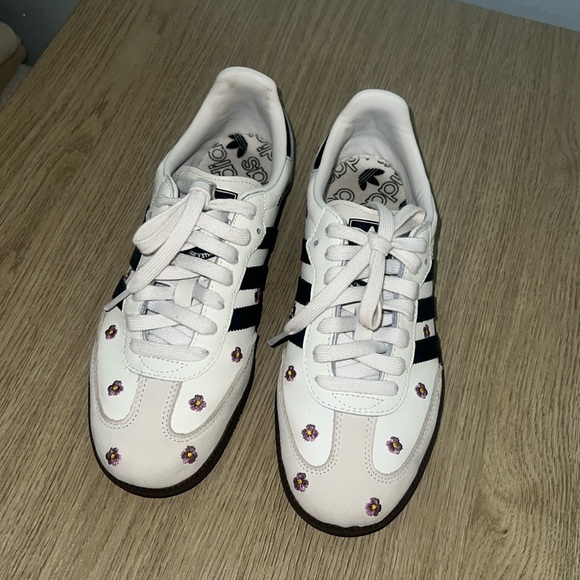 Samba OG Shoes With Flower Appliqués - Picture 2 of 7